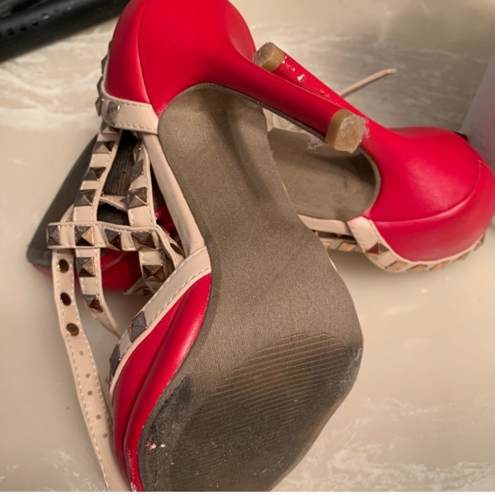 Red shoes - Picture 2 of 3